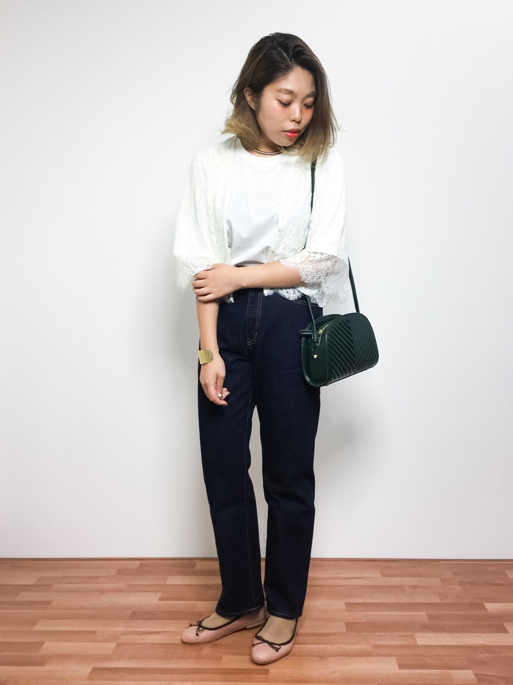 「テーパードパンツ、カーディガン、シンプル、ホワイト、レース、バレエシューズ、きれいめカジュアル、テーパードデニム、オトナカジュアル、レースカーディガン」｜「Another Editionのレースショートカーディガン2/AEMFC LACE ｼｮｰﾄ HAORI Ⅱ（カーディガン/ボレロ、ホワイト系）」を使った、ぽんさん（レディース・158cm）の夏コーディネートの1枚目の写真