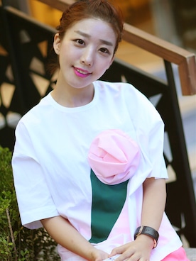 「JACQUEMUS（ジャックムス）のアイテム（Tシャツ/カットソー、ホワイト系）」を使った、nanjeong Leeさん（レディース・157cm）の夏コーディネート