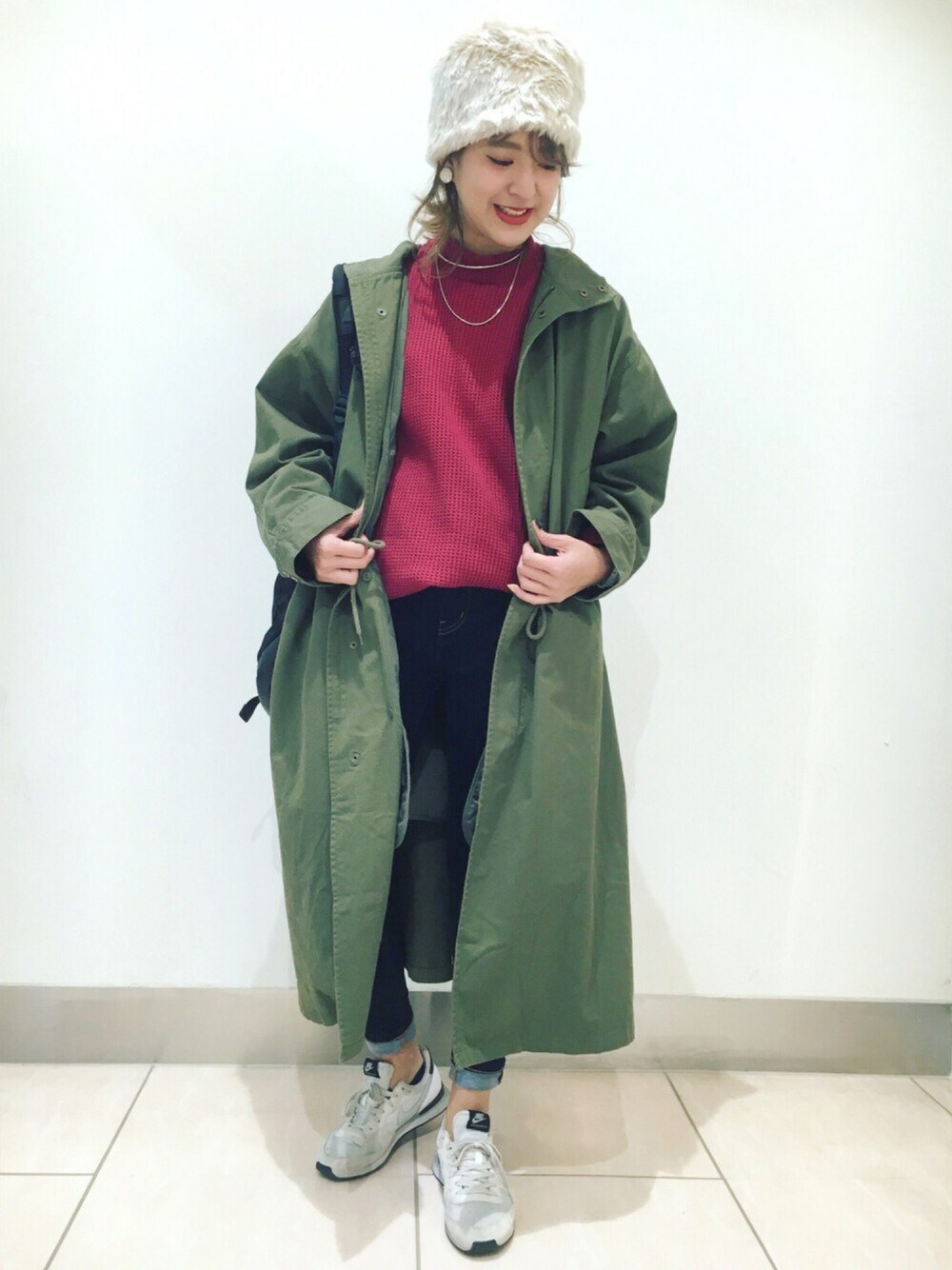 「秋コーデ、カジュアル、冬、denim、casual、コート、オトナカジュアル、ファー小物、JEANASiS、ミリタリー」｜「HeatherのHE*ロシアンボウ　732055（ニットキャップ/ビーニー、ホワイト系）」を使った、AIKAさん（レディース・158cm）の秋コーディネートの1枚目の写真