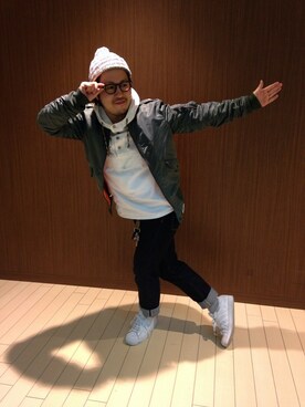 「白いスニーカー」｜「アイテム（ブルゾン）」を使った、MITACHIさん（メンズ・160cm）の春コーディネート