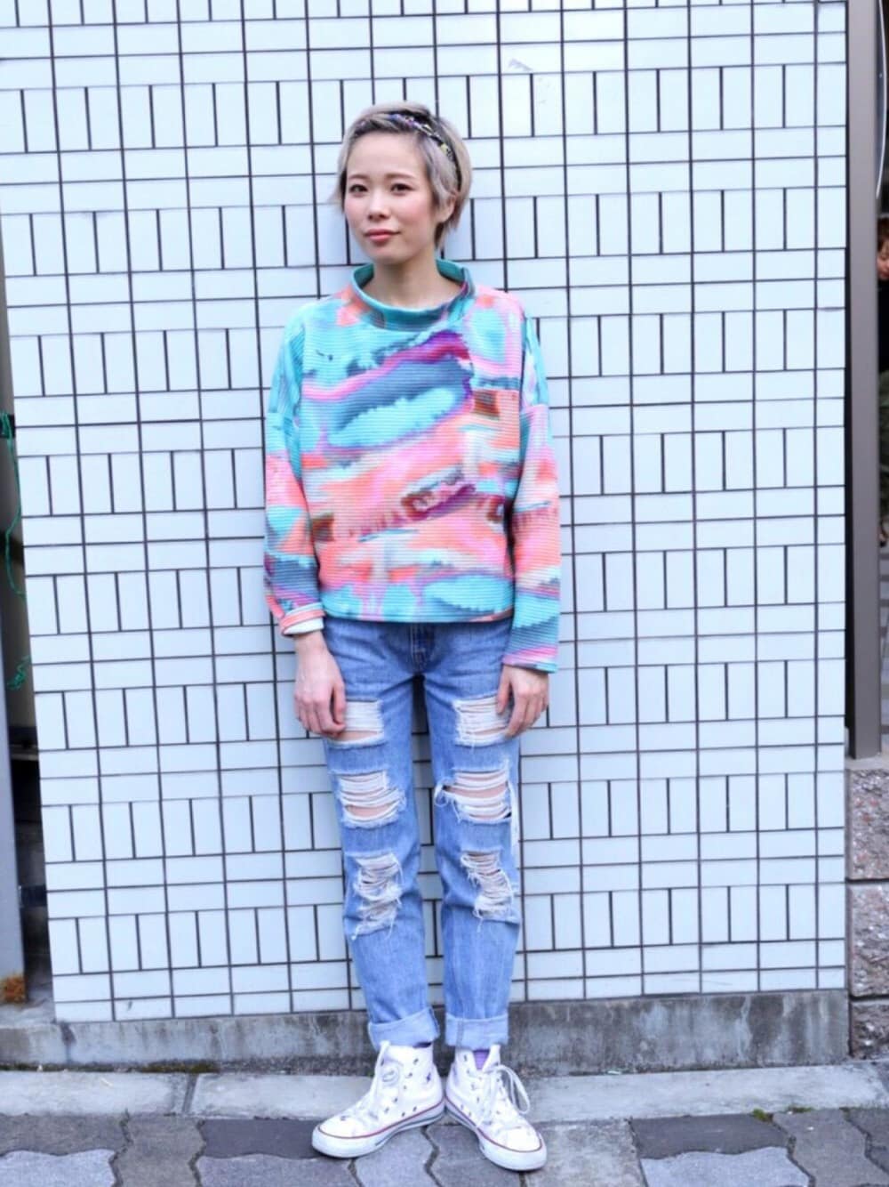 「枚方、ドラフトWE、MONKI、converse、WEGO」｜「MONKIのアイテム（ヘアバンド、その他）」を使った、森山保奈美さん（レディース・154cm）の春コーディネートの1枚目の写真