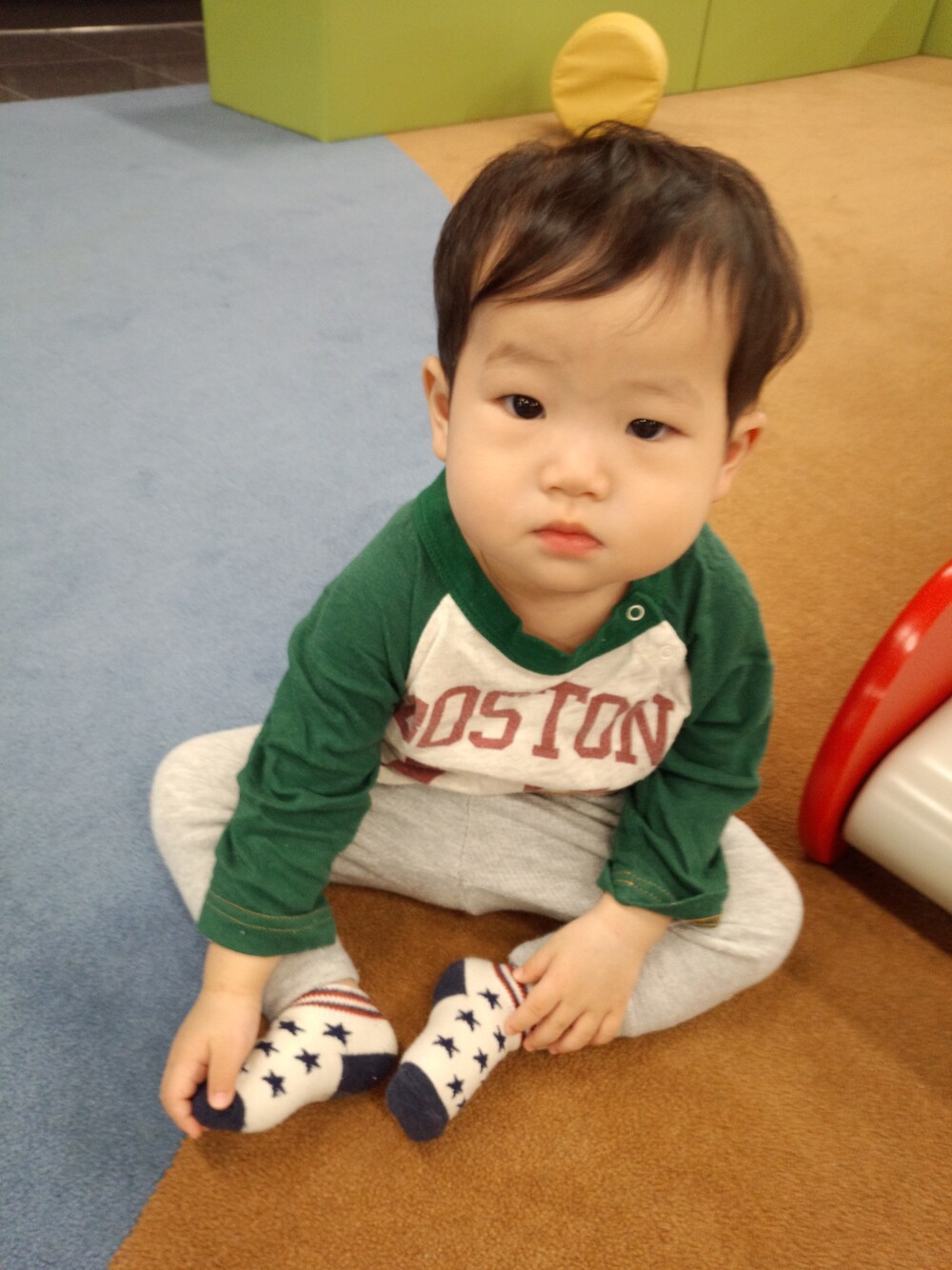 「petit mainのアイテム（Tシャツ/カットソー、ベージュ系）」を使った、HARUさん（メンズ）の夏コーディネートの1枚目の写真