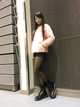 飯窪春菜さんの「Dr.Martens ドクターマーチン 1490 DMC BLACK SMOOTH 10ホールブーツ 11857001 BLACK」を使ったコーディネート