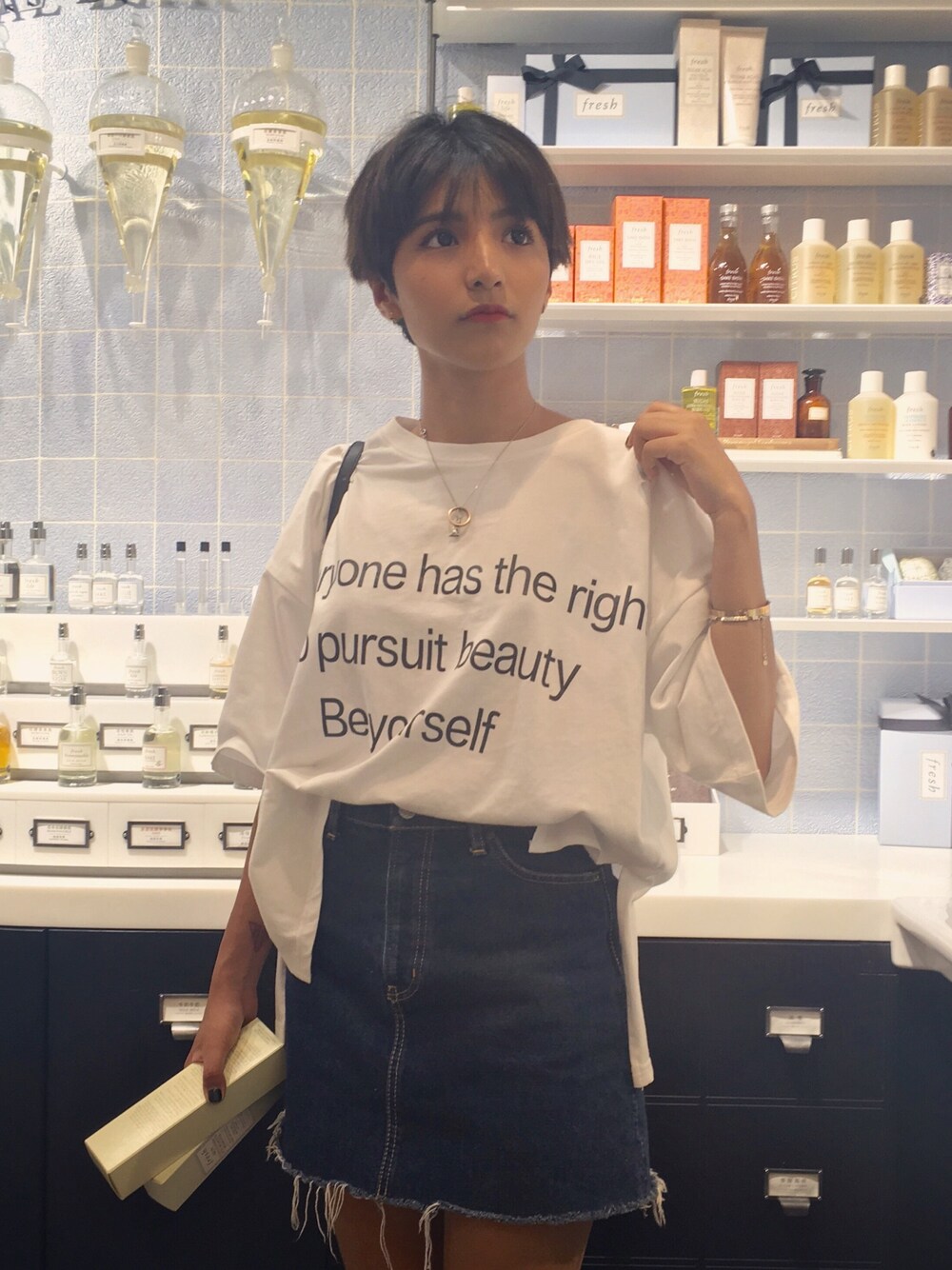 「UNIQLOのアイテム（Tシャツ/カットソー、ホワイト系）」を使った、燃尽余生さん（レディース・164cm）の秋コーディネートの1枚目の写真