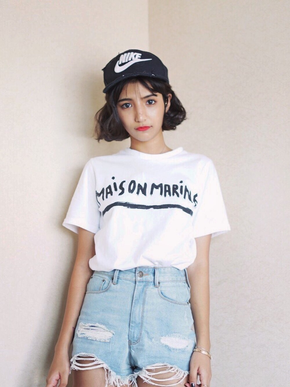 「UNIQLOのアイテム（Tシャツ/カットソー、ホワイト系）」を使った、燃尽余生さん（レディース・164cm）の秋コーディネートの1枚目の写真