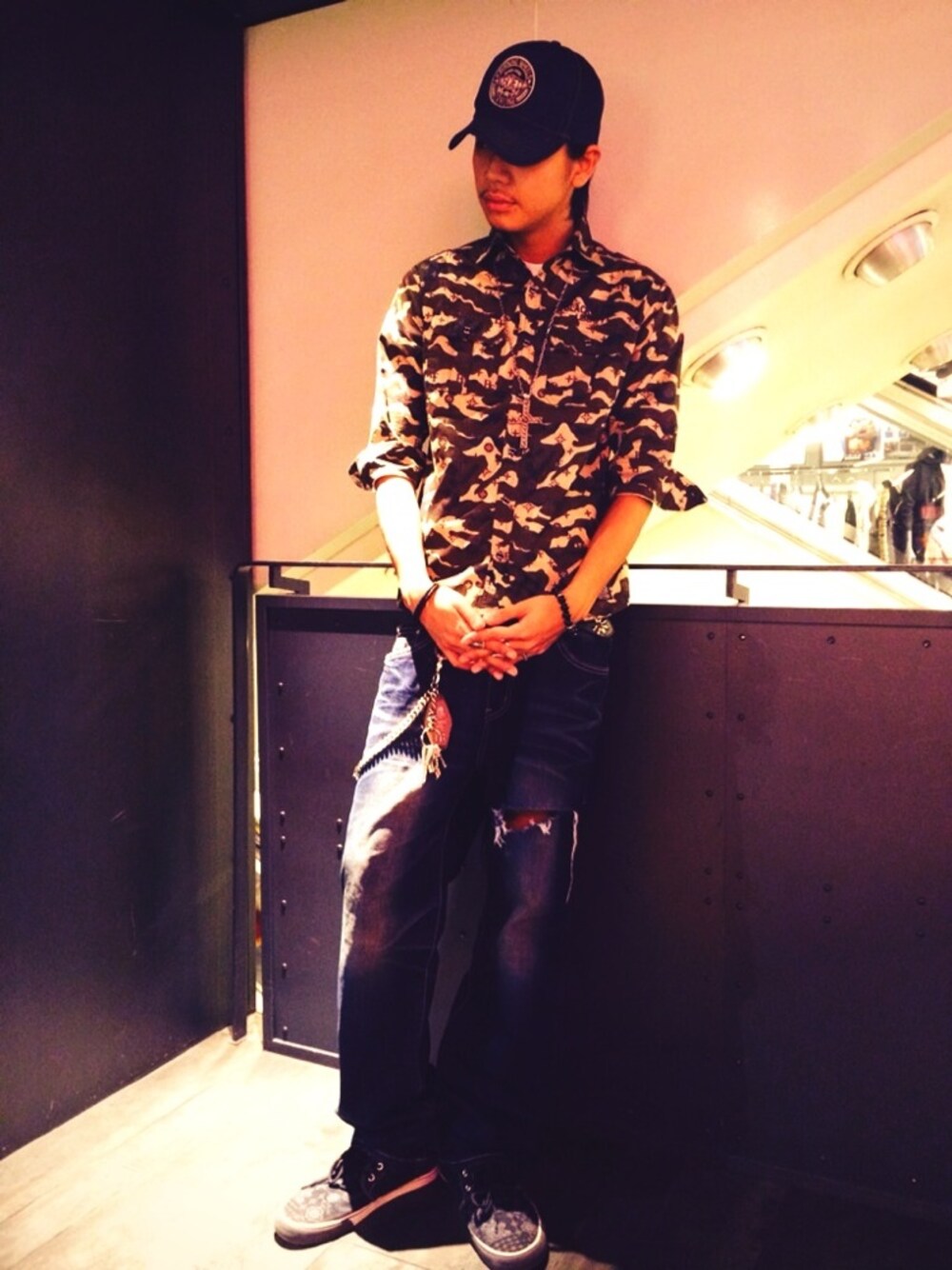 その他のシャツ/ブラウスを着用したメンズの春コーディネートの1枚目の写真