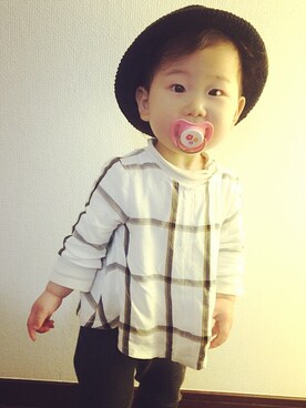 「OLD NAVY（オールドネイビー）のアイテム（Tシャツ/カットソー、ホワイト系）」を使った、ちゅっちゅさん（キッズ・80cm）の冬コーディネート