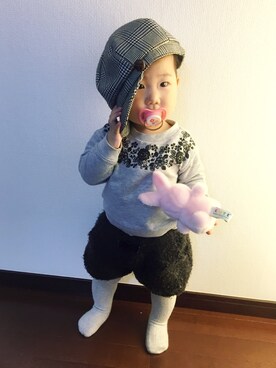 「OLD NAVY（オールドネイビー）のアイテム（Tシャツ/カットソー、グレー系）」を使った、ちゅっちゅさん（キッズ・80cm）の冬コーディネート