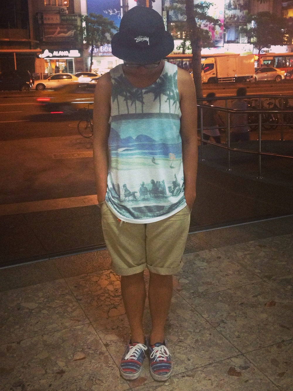 「stussy、MUJI、VANS DOREN」｜「STUSSYの漁夫帽（キャップ、ブラック系）」を使った、金尚恩さん（メンズ・173cm）の夏コーディネートの1枚目の写真