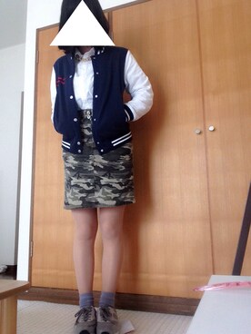 「迷彩柄」｜「アイテム（スタジャン）」を使った、くまがい まこさん（レディース・163cm）の春コーディネート