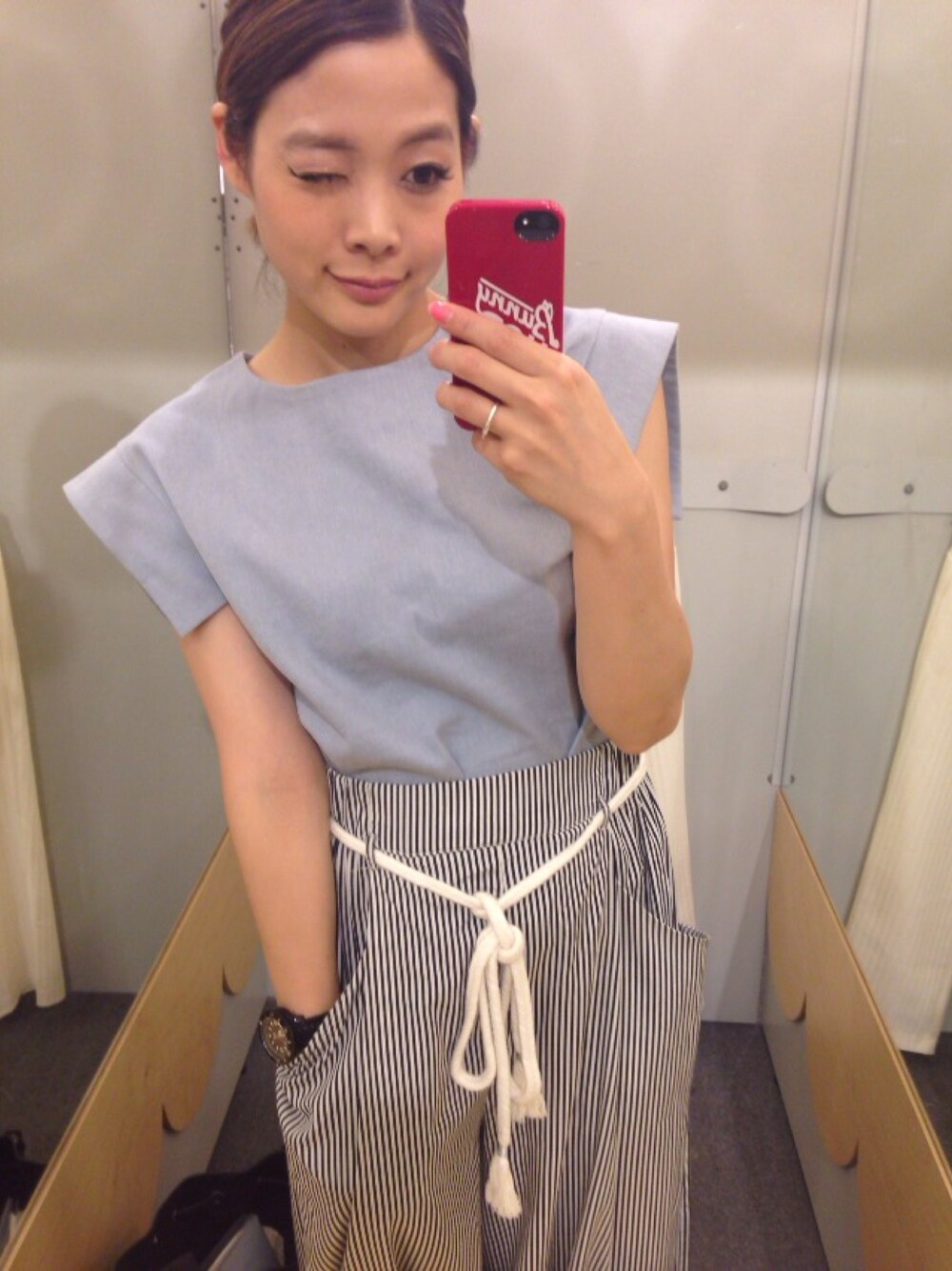 「denim、デニム、ストライプ、ワイドパンツ、女の子、水色、ボブ」｜「CRY.のアイテム（シャツ/ブラウス、ブルー系）」を使った、あんずさん（レディース・155cm）の夏コーディネートの1枚目の写真