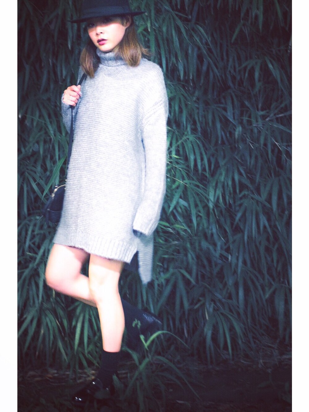 「ニット、タートルネック、グレー、ソックス、ハット、カジュアル、秋のコーデ、knit、autumn、hat」｜「ZARAのアイテム（ニット/セーター、グレー系）」を使った、あんずさん（レディース・155cm）の秋コーディネートの1枚目の写真