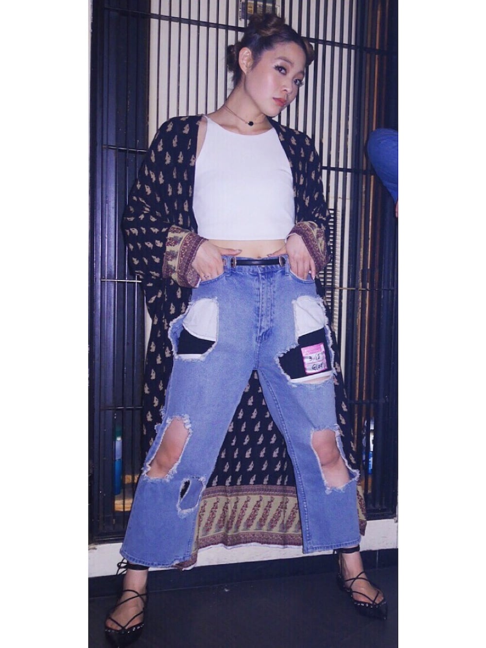 「boho、denim、DAMAGE、レースアップシューズ、デニム、ガウン、ライブ、衣装、チョーカー、ZARA」｜「CHEAP MONDAYのアイテム（デニムパンツ、ブルー系）」を使った、あんずさん（レディース・155cm）の春コーディネートの1枚目の写真