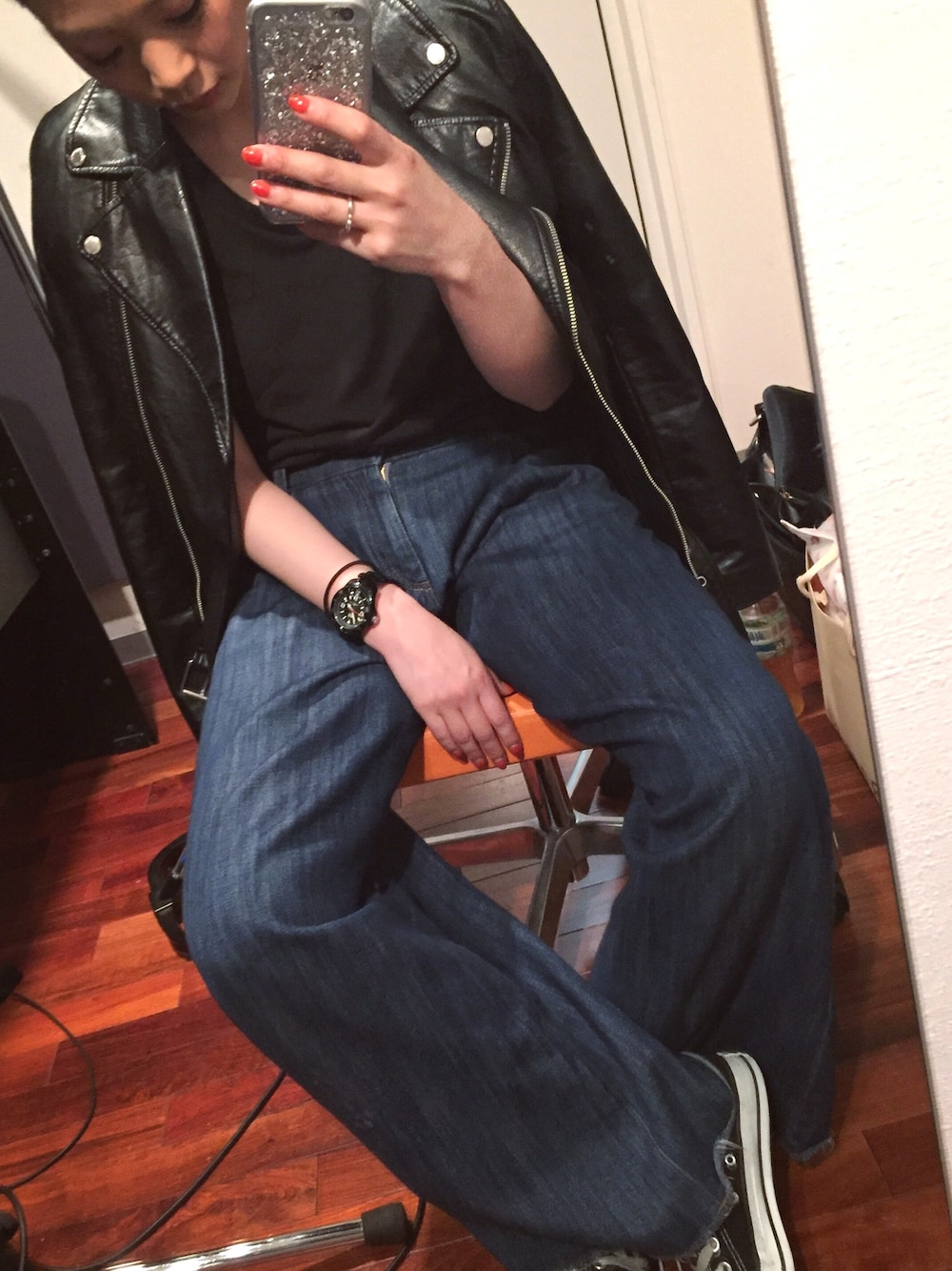 「シンプル、カジュアル、Tシャツ、ワイドパンツ、コンバース、sneakers、converse、casual、simple、denim」｜「ROSE BUDのアイテム（デニムパンツ、ブルー系）」を使った、あんずさん（レディース・155cm）の春コーディネートの1枚目の写真