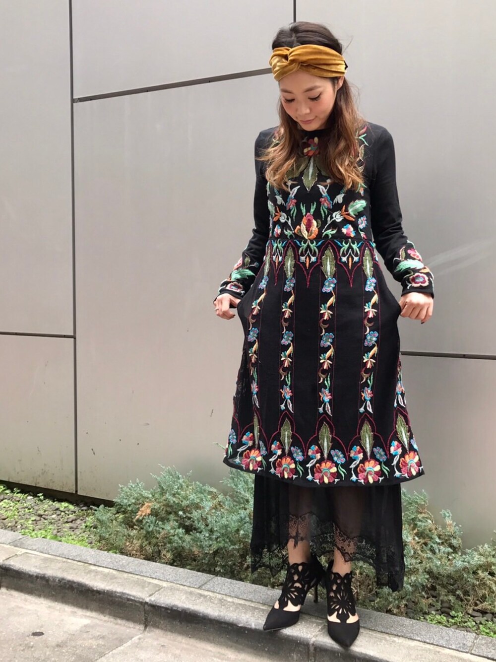 「刺繍、ワンピース、秋のコーデ、エスニック、onepiece、embroidery、ethnic、ZARA」｜「ZARAのアイテム（ワンピース、ブラック系）」を使った、あんずさん（レディース・155cm）の冬コーディネートの1枚目の写真