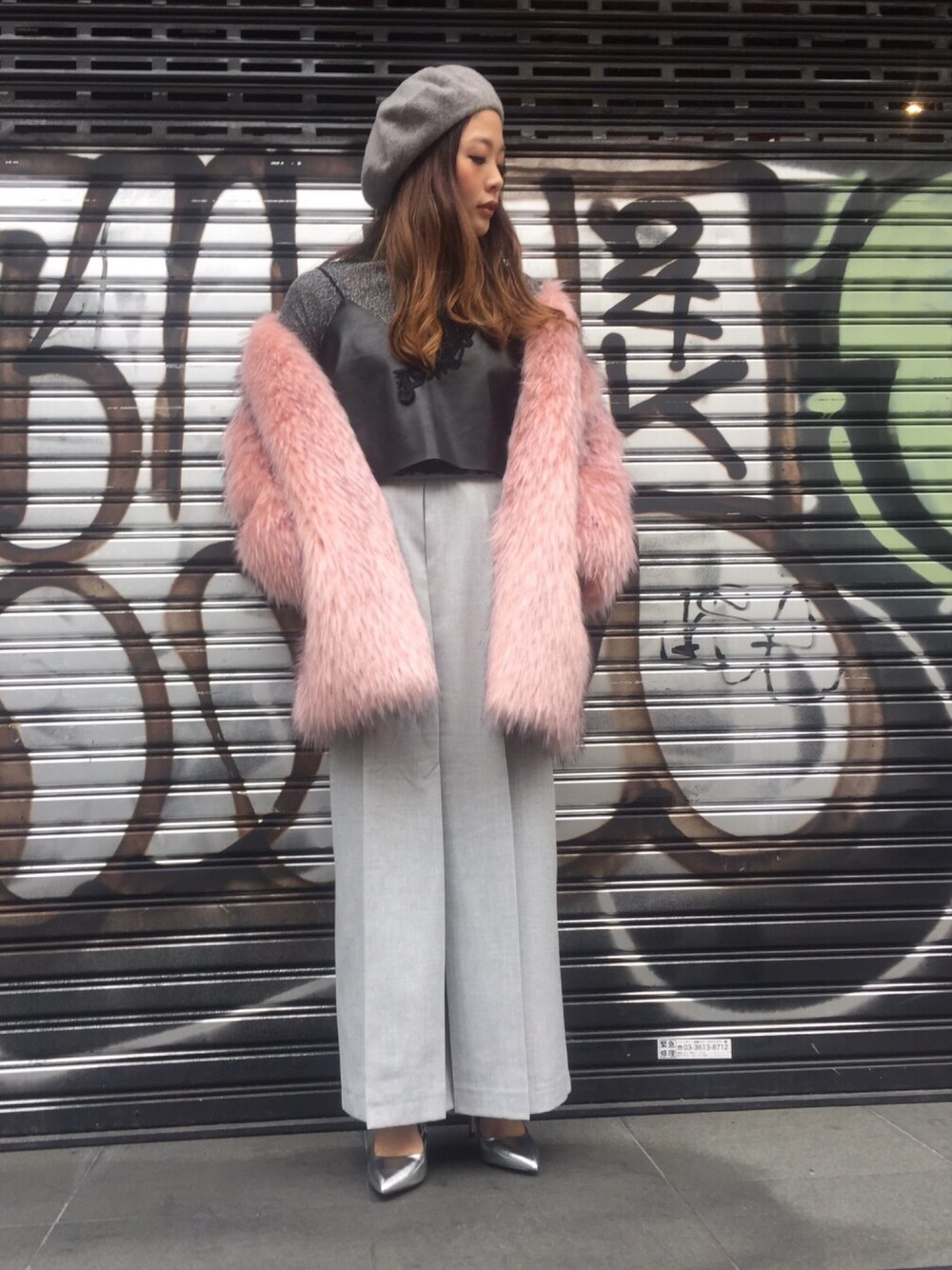 「ファー、ピンク、冬、グレー、ヒール、ベレー帽、ZARA、pink、fur」｜「ZARAのアイテム（その他アウター、ピンク系）」を使った、あんずさん（レディース・155cm）の冬コーディネートの1枚目の写真