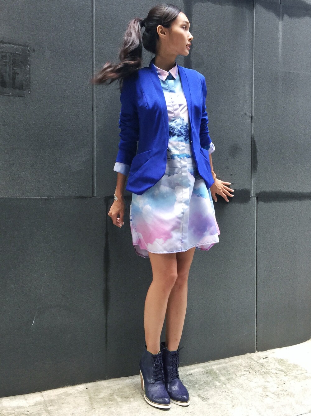 「blue、jacket 、dress、print、purple、Taiwan、TAIPEI、CHENG PAI CHENG」｜「CHENG PAI CHENGのアイテム（シャツワンピース、その他）」を使った、CHENG PAI CHENGさん（レディース・170cm）の秋コーディネートの1枚目の写真