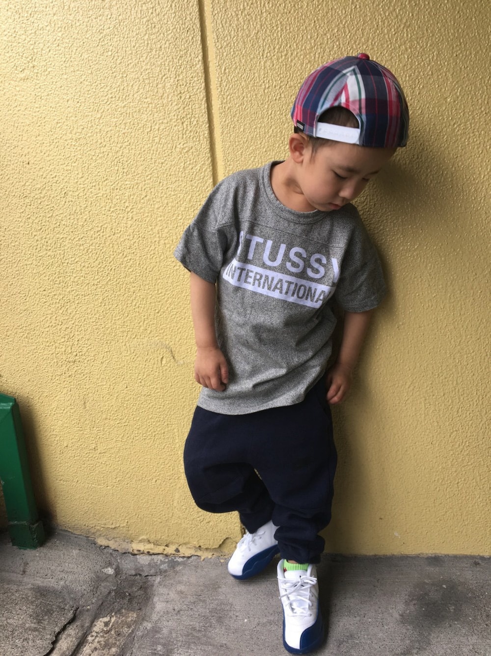 「GOODENOUGH、マドラスチェック、stussy、STUSSYKIDS、NIKE、テックフリース、AIR JORDAN、エアジョーダン12、フレンチブルー」｜「GOODENOUGHのアイテム（キャップ、ブルー系）」を使った、Ken-Kenさん（キッズ・110cm）の夏コーディネートの1枚目の写真