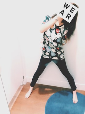 「adidas（アディダス）のアイテム（Tシャツ/カットソー、グリーン系）」を使った、S さん（レディース・170cm）の秋コーディネート