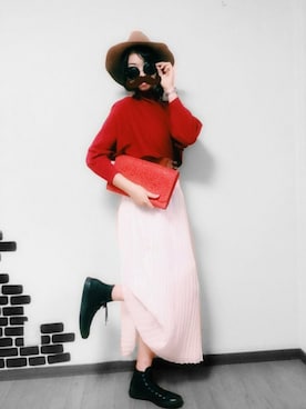 「ALDO（アルド）のアイテム（クラッチバッグ、レッド系）」を使った、S さん（レディース・170cm）の秋コーディネート