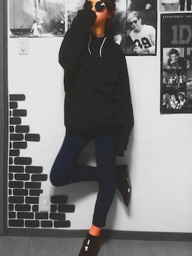 「STUSSY（ステューシー）のアイテム（スウェット、ブラック系）」を使った、S さん（レディース・170cm）の秋コーディネート