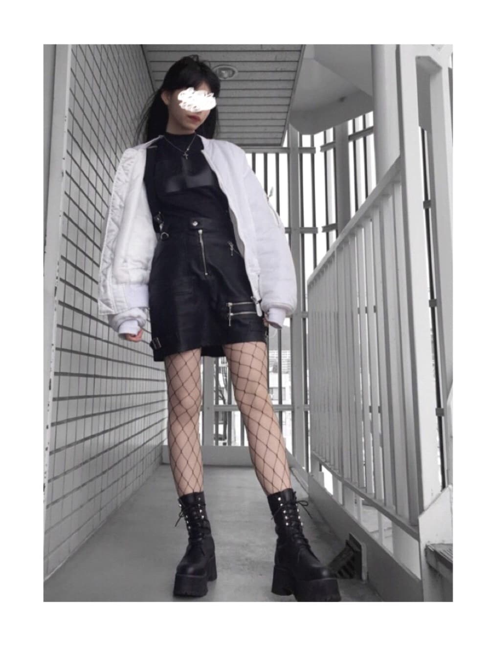 「ootd、black、モノトーン、ブラック×ホワイト、レザー、MA-1、ミリタリージャケット、網タイツ、タイトスカート、ZARA」｜「BUBBLESのアイテム（ブルゾン、ホワイト系）」を使った、$EINAさん（レディース・155cm）の秋コーディネートの1枚目の写真