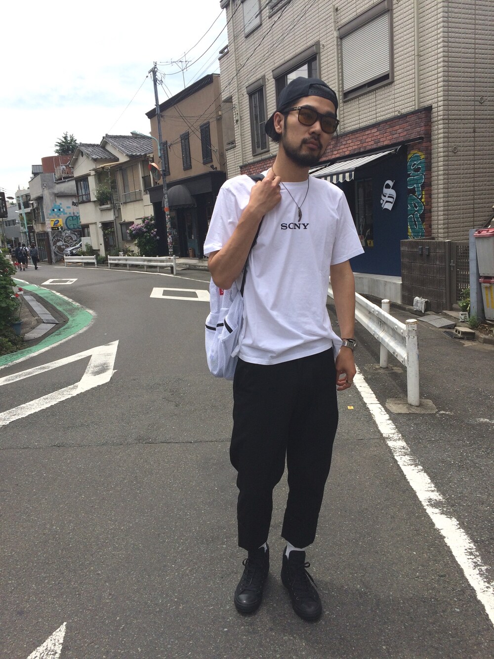 「SONYのアイテム（Tシャツ/カットソー、ホワイト系）」を使った、しみしーさん（メンズ・186cm）の夏コーディネートの1枚目の写真