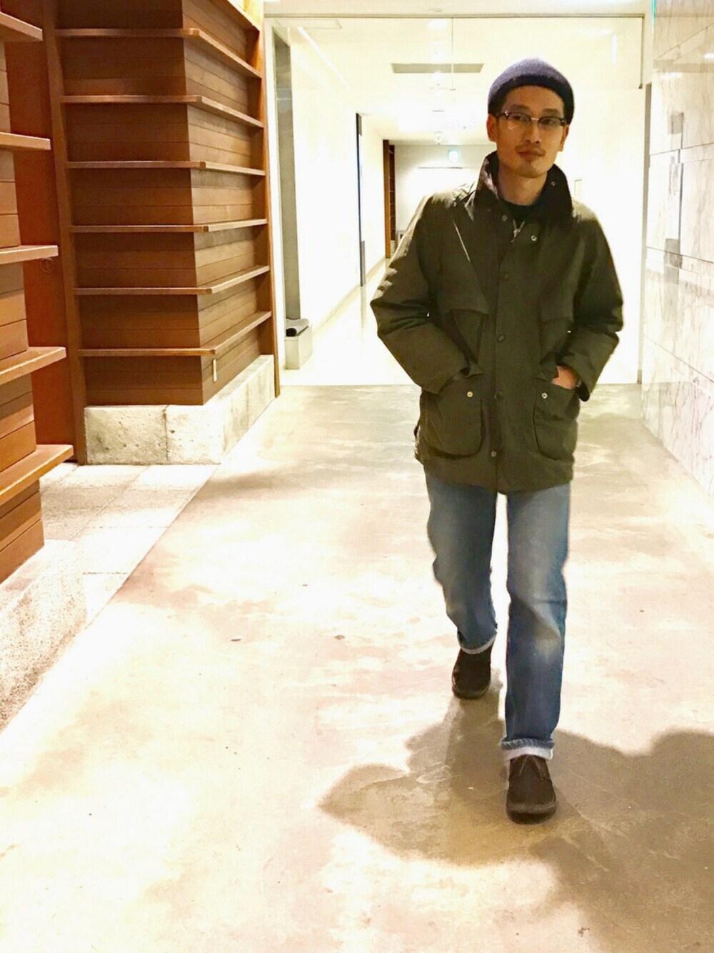 「シンプル、冬コーデ、オトナカジュアル、ゆるコーデ、デニム、barbour、インナーダウン、バブアー」｜「BarbourのBarbour 4Pocket bedale jacket（その他アウター、グリーン系）」を使った、223さん（メンズ・169cm）の秋コーディネートの1枚目の写真