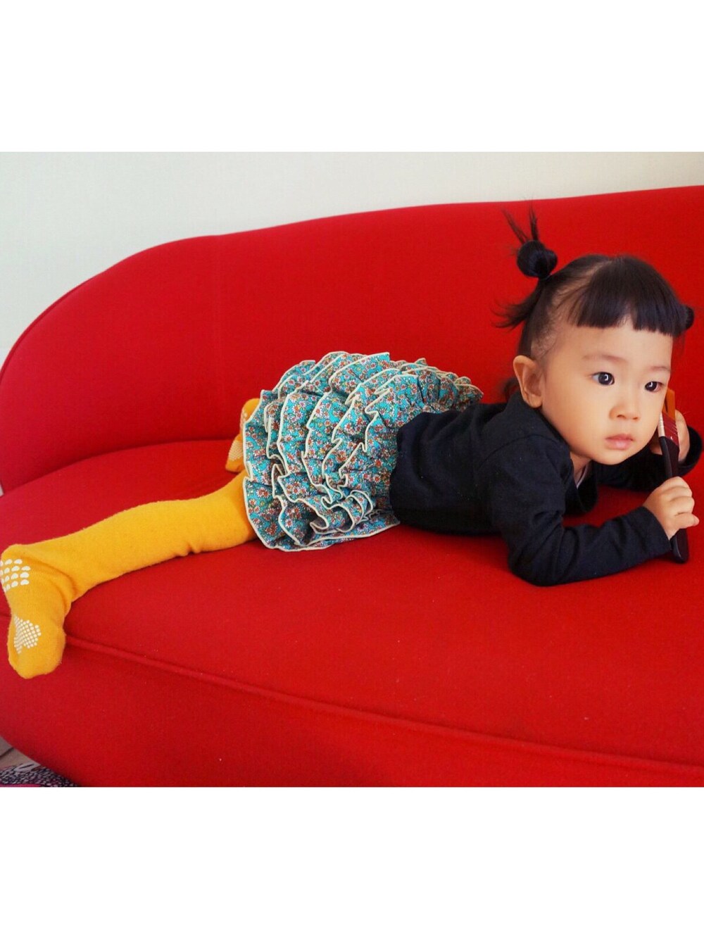 「ブルマ、タイツ、1歳、お団子ヘアー、パッツン前髪、fafa、西松屋、キッズコーデ、キッズ、kids」｜「fafaのNEPHELI | フリルブルマー（その他パンツ、グリーン系）」を使った、tinyjohnさん（キッズ・80cm）の秋コーディネートの1枚目の写真