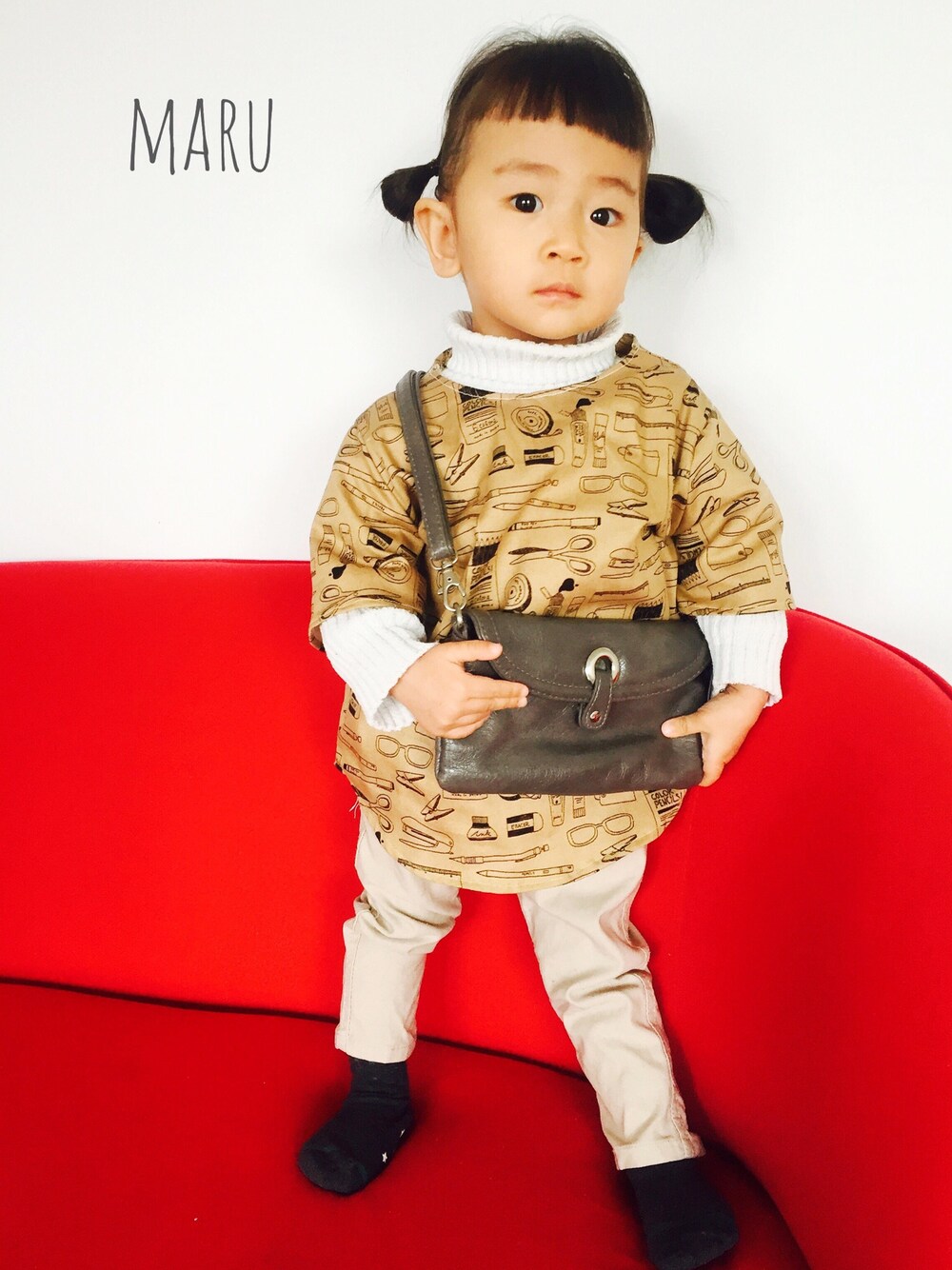 「ハンドメイド、handmade、シャツスタイル、シンプル、キッズコーデ、kids、80cm、女の子」｜「Handmadeのアイテム（シャツ/ブラウス、ベージュ系）」を使った、tinyjohnさん（キッズ・80cm）の冬コーディネートの1枚目の写真