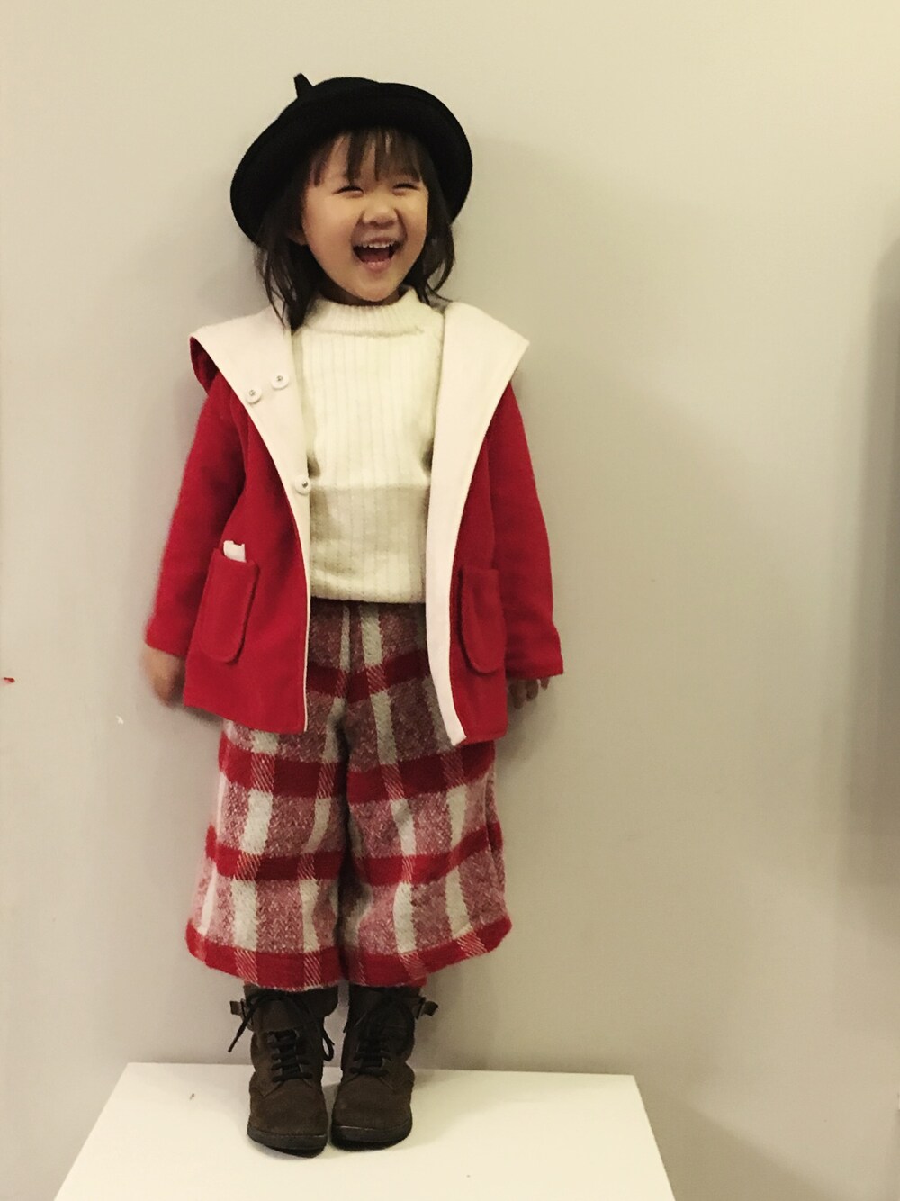 「Handmadeのアイテム（チノパンツ、レッド系）」を使った、rowercocoさん（キッズ・100cm）の冬コーディネートの1枚目の写真