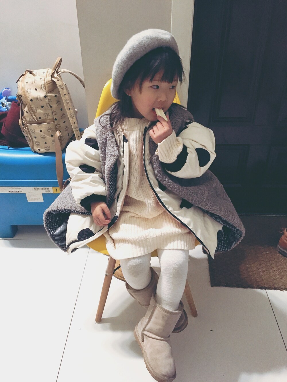 「Handmadeのアイテム（ダウンジャケット/コート、ホワイト系）」を使った、rowercocoさん（キッズ・100cm）の冬コーディネートの1枚目の写真
