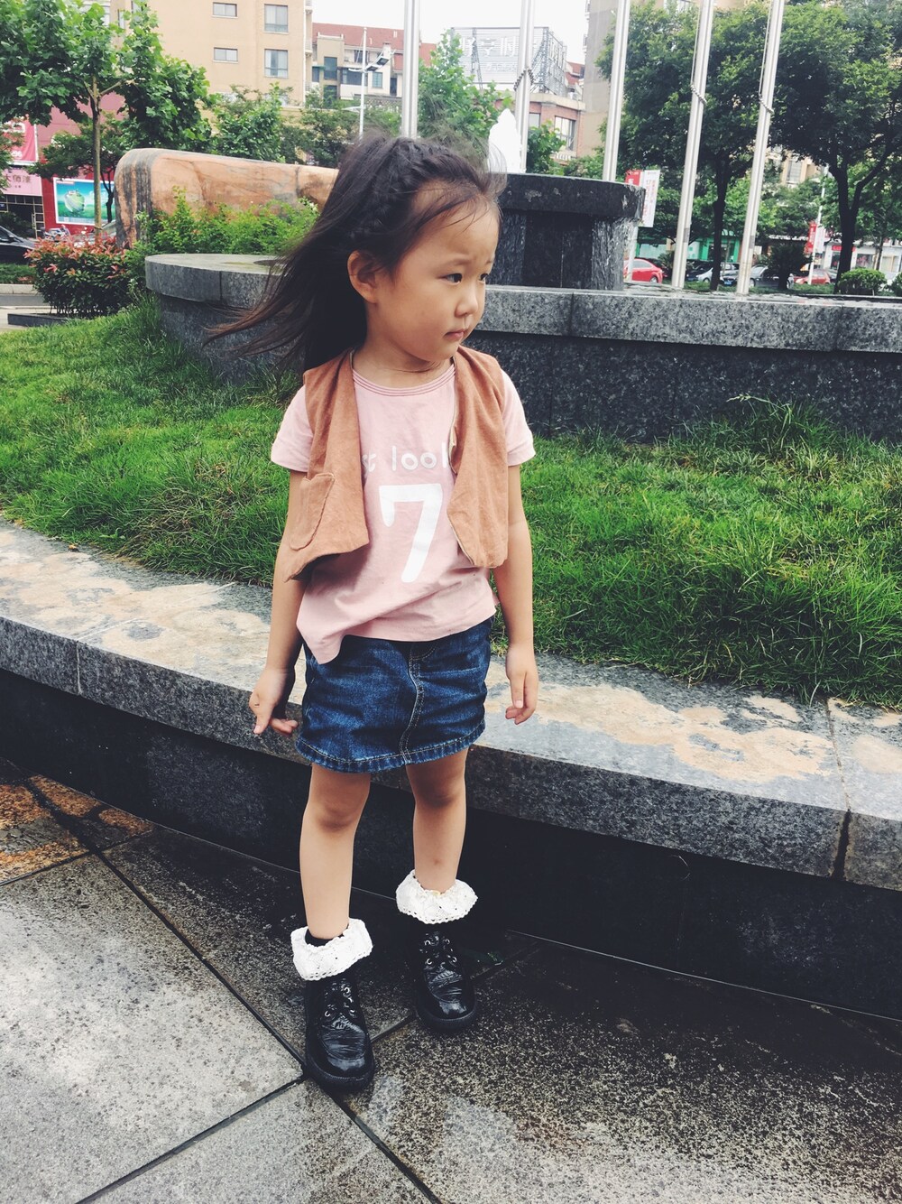「Handmadeのアイテム（Tシャツ/カットソー、ピンク系）」を使った、rowercocoさん（キッズ・110cm）の夏コーディネートの1枚目の写真