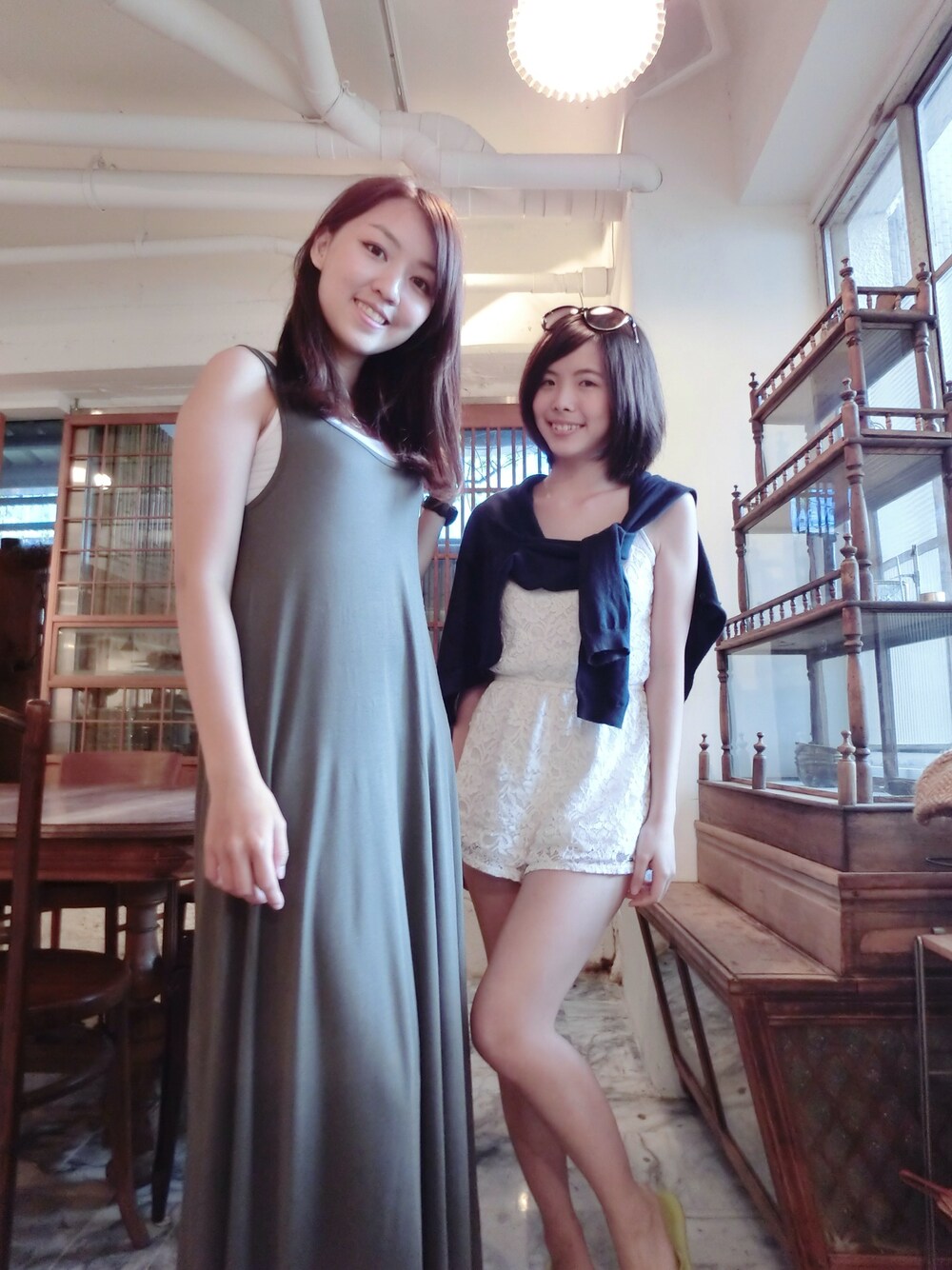 「sister、HOLLISTER、MichaelKors、GAP、gap kids、havaianas」｜「Hollisterのアイテム（つなぎ/オールインワン、ホワイト系）」を使った、ChenYi Wang xさん（レディース・154cm）の夏コーディネートの1枚目の写真