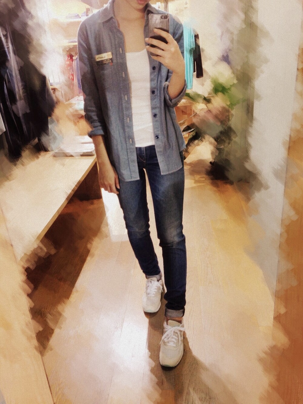 「NEWBALANCE、LVC、Levi's、H&M」｜「H&Mのアイテム（Tシャツ/カットソー、ホワイト系）」を使った、ChenYi Wang xさん（レディース・154cm）の夏コーディネートの1枚目の写真