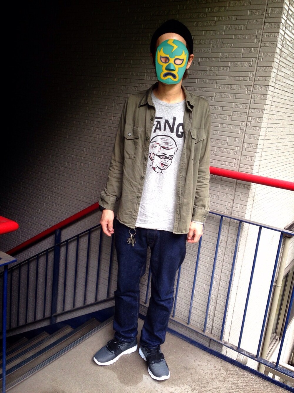 「ストリート、street、COOTIE、snoid、nike sb 、ミリタリーシャツ」｜「SNOIDのアイテム（Tシャツ/カットソー、グレー系）」を使った、RINTAROさん（メンズ・172cm）の秋コーディネートの1枚目の写真