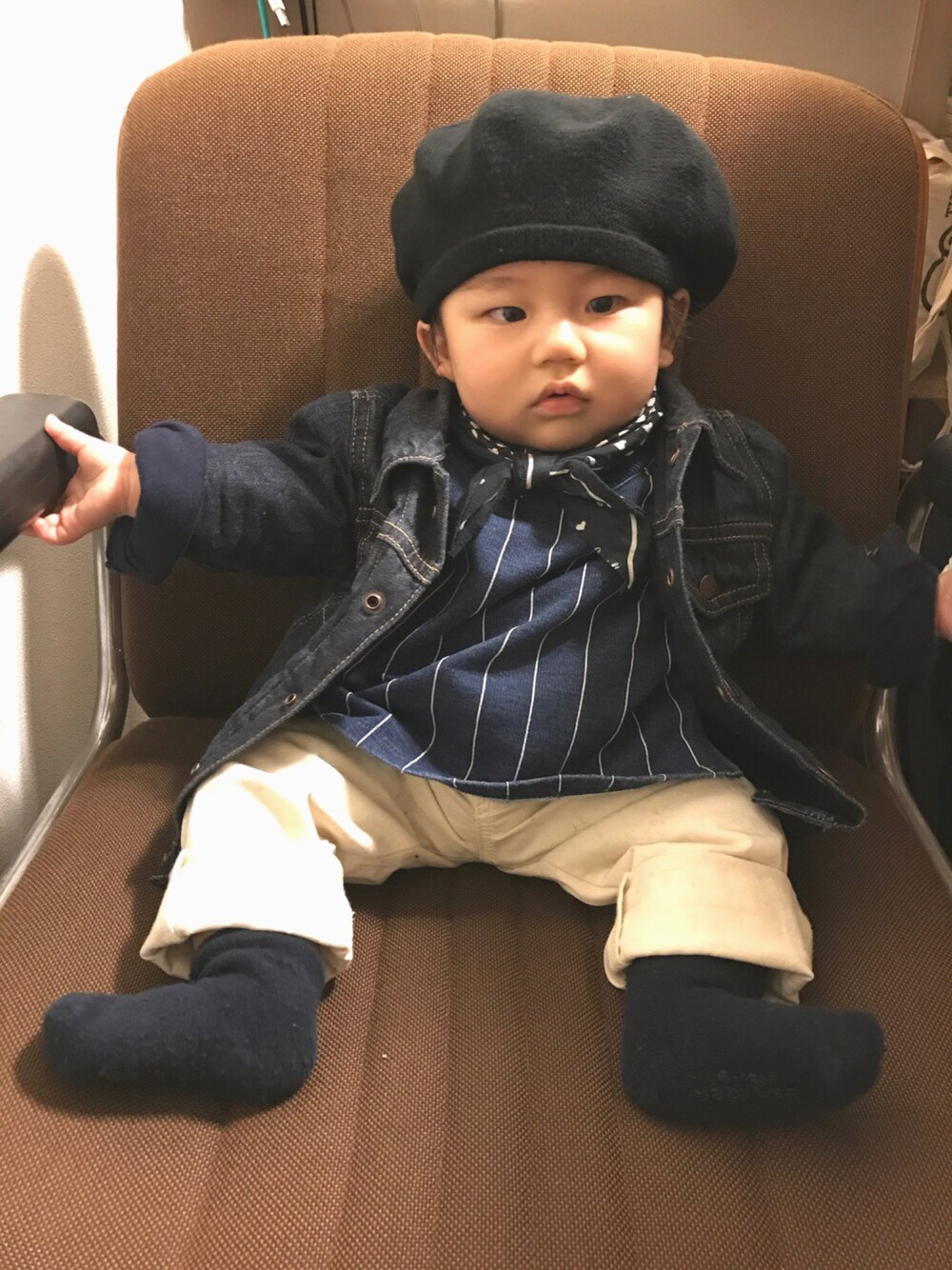 「カジュアルコーデ、おとこのこ、キッズコーデ、ベビー、babygap、markey's、ベレー帽、キッズファッション、０歳」｜「MARKEY'Sのオーバーダイスキニーパンツ（80～140ｃｍ）（その他パンツ、ホワイト系）」を使った、Kantaさん（キッズ・70cm）の秋コーディネートの1枚目の写真