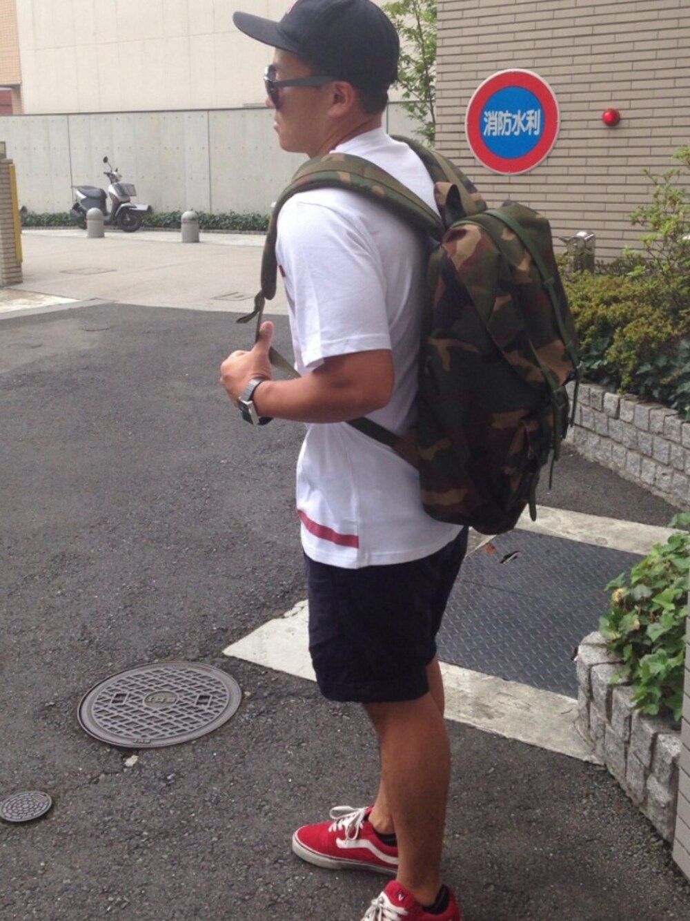 「買い物」｜「UNIQLOのアイテム（その他パンツ、パープル系）」を使った、mimurantanさん（メンズ・165cm）の夏コーディネートの1枚目の写真