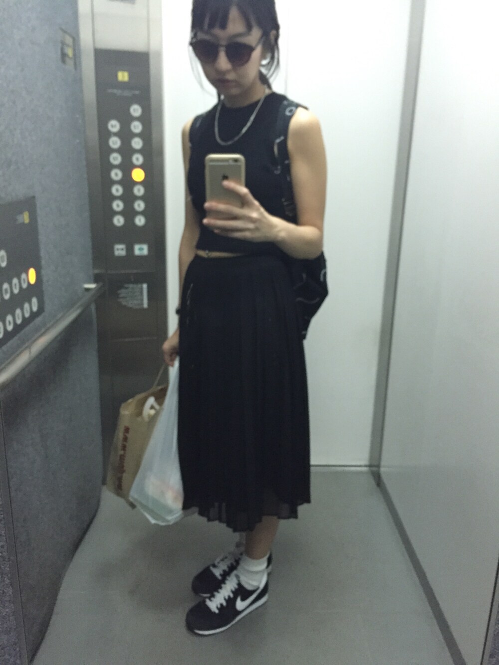 「ZARA、UNIQLO、black、モノトーン」｜「UNIQLOのアイテム（スカート、ブラック系）」を使った、lolololol さん（レディース・160cm）の夏コーディネートの1枚目の写真