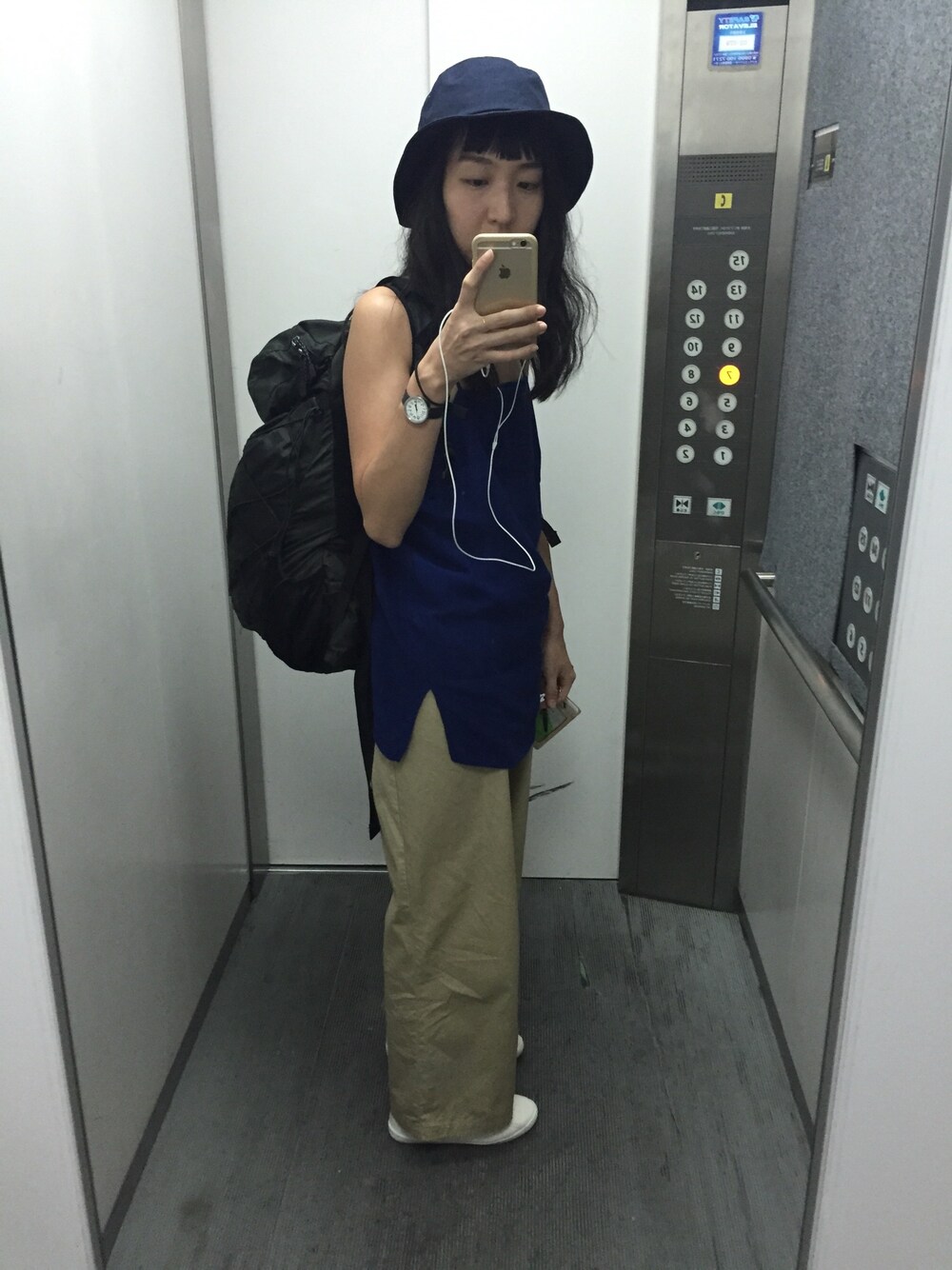 「MUJI、casual、vacation、カジュアル、FUDGE、マニッシュ」｜「MANGOのアイテム（タンクトップ、ブルー系）」を使った、lolololol さん（レディース・160cm）の夏コーディネートの1枚目の写真