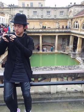 「DRKSHDW by RICK OWENS（ダークシャドウ バイ リックオウエンス）のアイテム（デニムパンツ）」を使った、Jamie Ng さん（メンズ・175cm）の夏コーディネート