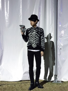 「SAINT LAURENT PARIS（サンローランパリ）のアイテム（ニット/セーター）」を使った、Jamie Ng さん（メンズ・175cm）の冬コーディネート