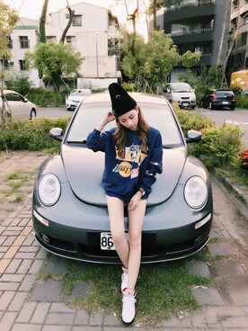 「アイテム（ビーチサンダル）」を使った、Nini Hsuさん（レディース・158cm）の秋コーディネート