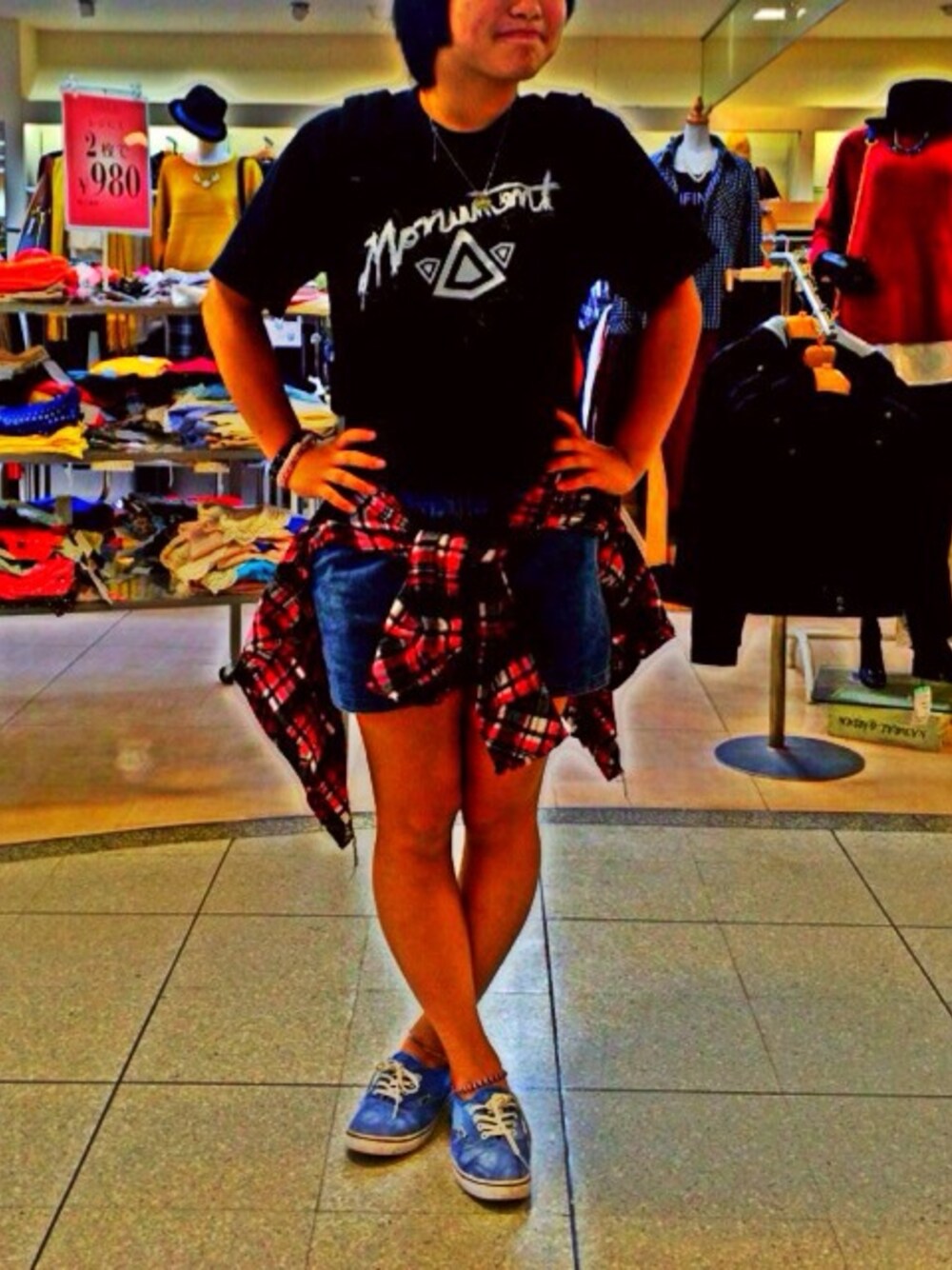 「ROXYのTシャツ/VOLCOM
スボン/セシル
パーカー/セシル
くつ/vans
リュック/JANSPORT
ネックレス/ROXY
（ネックレス、グレー系）」を使った、Sayaka$さん（レディース・158cm）の秋コーディネートの1枚目の写真