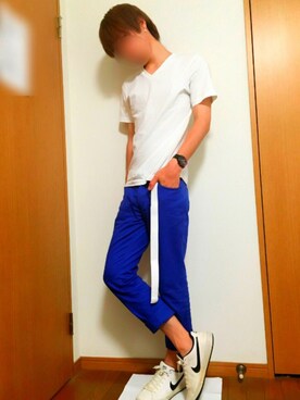 ベルトを使った 青パンツ のメンズ人気ファッションコーディネート Wear