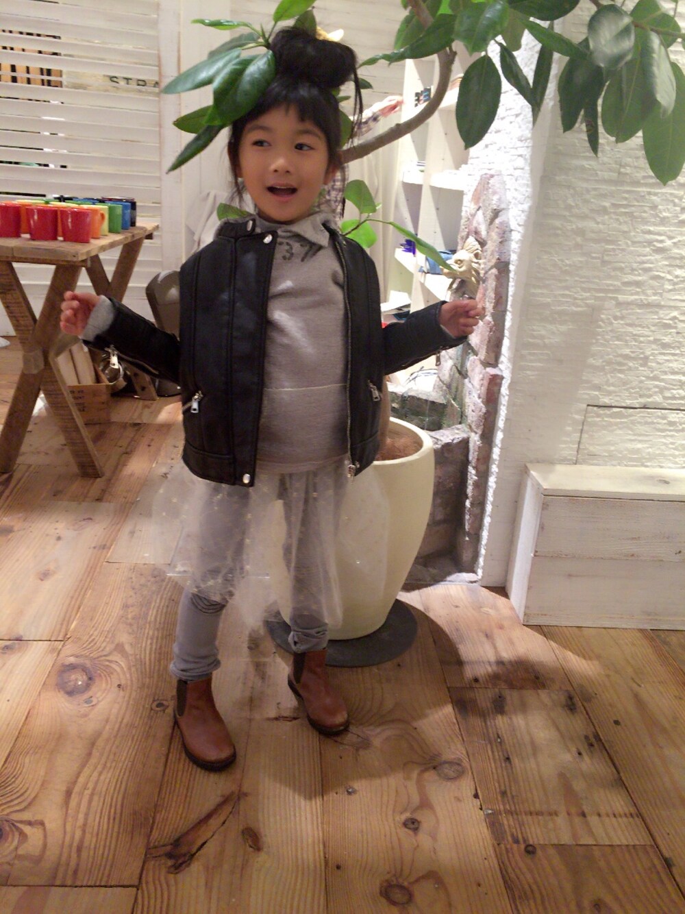 「甘辛mix、kids、デニム、スエット、パーカー」｜「ZARA KIDSのアイテム（ライダースジャケット、ブラック系）」を使った、rinonさん（キッズ・110cm）の秋コーディネートの1枚目の写真