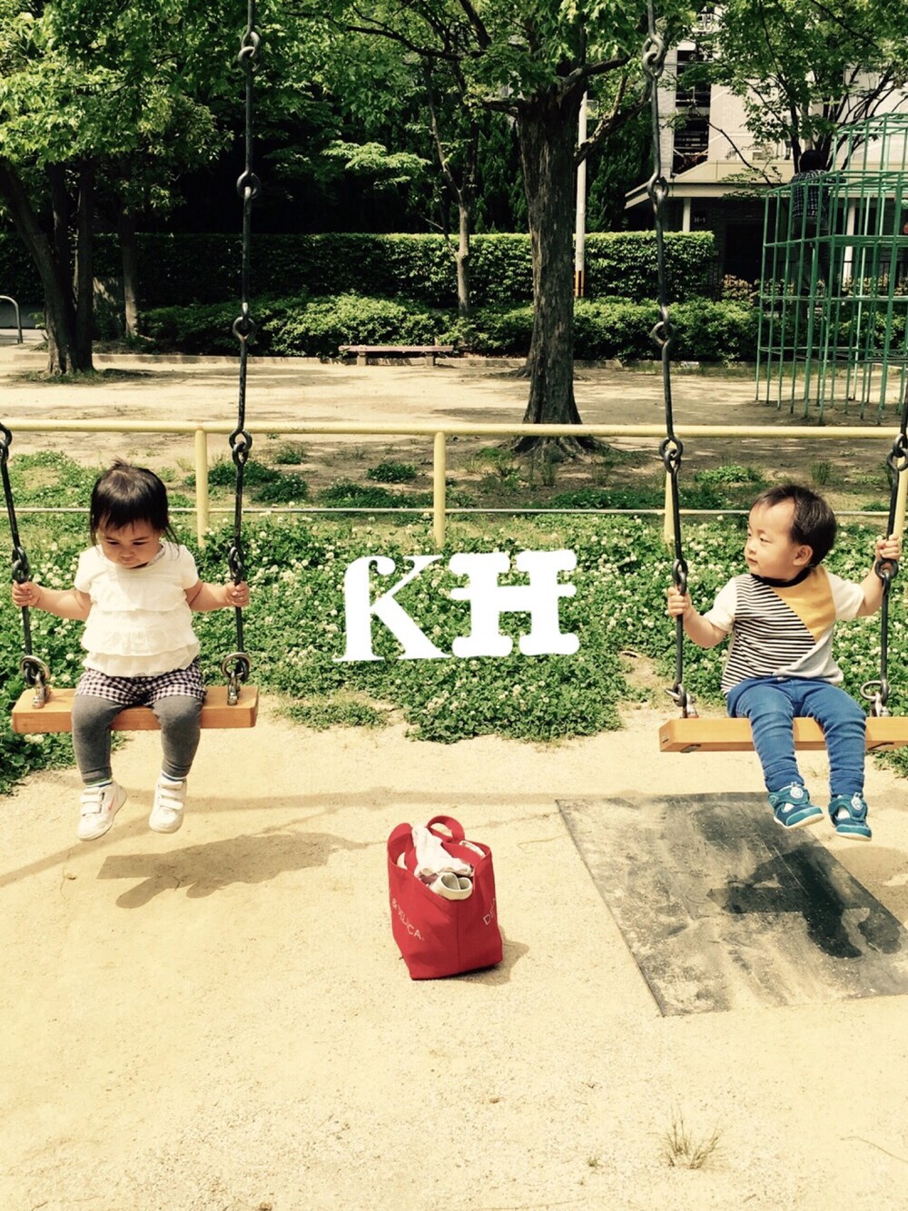 「ふたごコーデ、男女双子、mixtwins、公園」｜「西松屋のアイテム（Tシャツ/カットソー、ホワイト系）」を使った、noromanakameさん（キッズ・80cm）の夏コーディネートの1枚目の写真