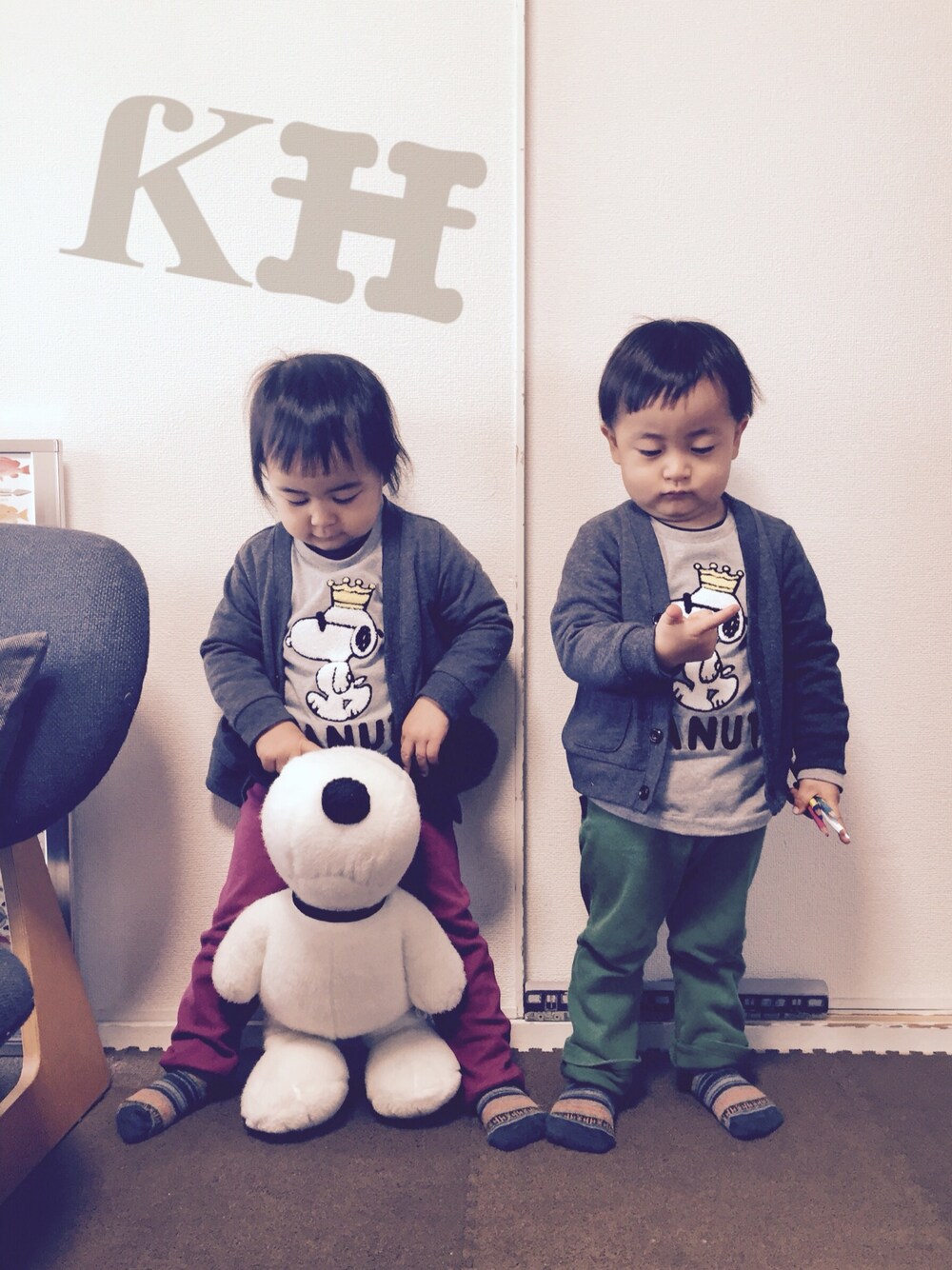 「スヌーピー、ふたごコーデ、双子コーデ、mixtwins、リラックススタイル」｜「green label relaxingのアイテム（ソックス/靴下、グリーン系）」を使った、noromanakameさん（キッズ・90cm）の冬コーディネートの1枚目の写真