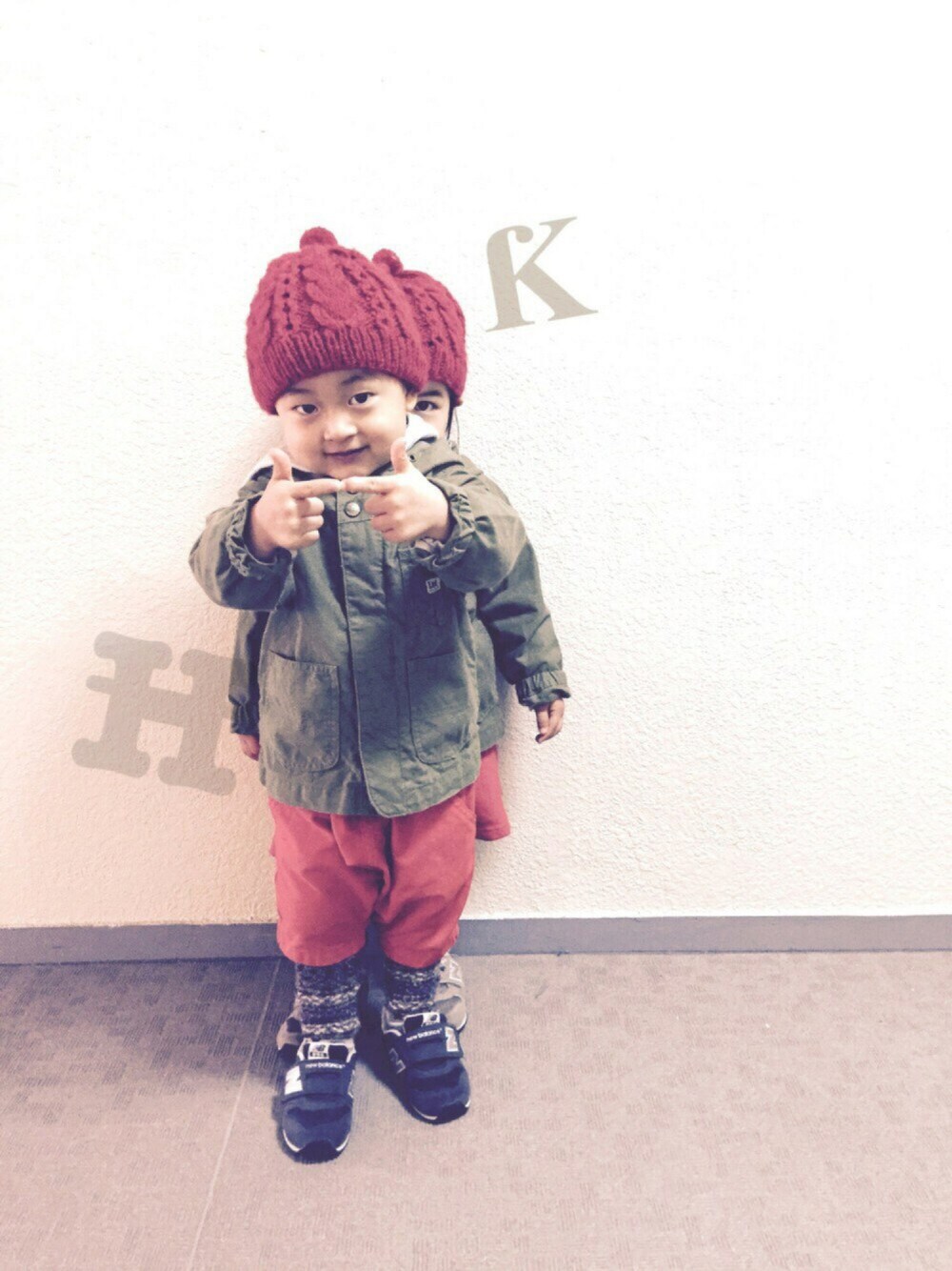 「ニット帽、カーキー、Lee kids、キッズファッション、双子コーデ、ふたごコーデ、mixtwins、レギンス男子、キッズレギンス部」｜「URBAN RESEARCH DOORS KIDSのアイテム（ミリタリージャケット、グリーン系）」を使った、noromanakameさん（キッズ・90cm）の冬コーディネートの1枚目の写真