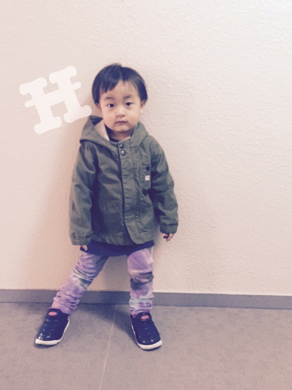 「志茂田景樹、派手レギンス、おとこのこ、ふたごコーデ、双子コーデ、mixtwins」｜「URBAN RESEARCH DOORS KIDSのアイテム（ミリタリージャケット、グリーン系）」を使った、noromanakameさん（キッズ・90cm）の春コーディネートの1枚目の写真